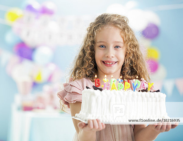 lächeln Party halten Geburtstag Kuchen Mädchen
