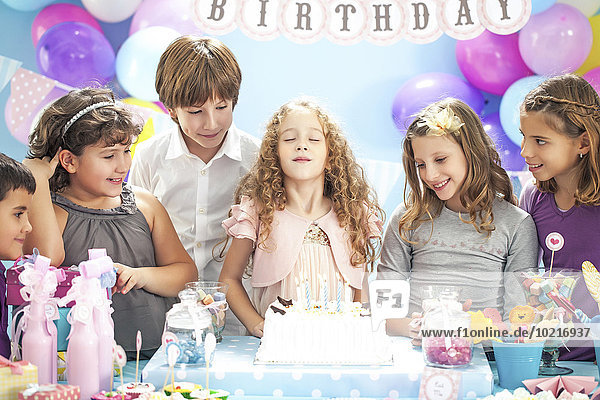 Party über Wunsch Geburtstag Kuchen Mädchen