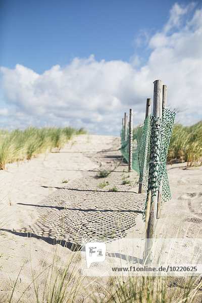 Deutschland Mecklenburg-Vorpommern Warnemünde Stranddüne und Zaun