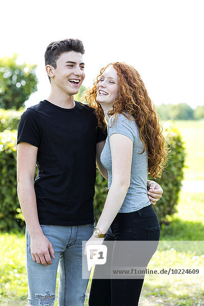 Glückliches Teenager-Paar