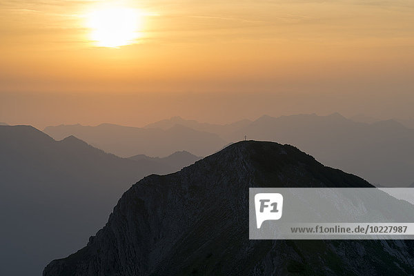 Österreich  Tirol  Sonnenaufgang am Gipfel