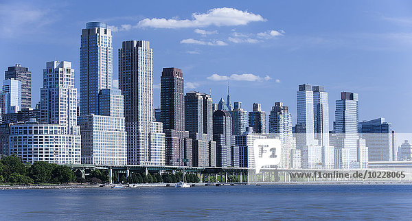 USA  New York State  New York City  Blick auf Lower Manhattan mit Hudson River