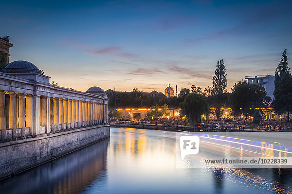 Germany  Berlin  Spree river  Alte Nationalgalerie and New Synagoge aduring sunset