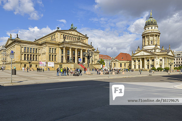 Germany  Berlin  Gendarmenmarkt with concert hall  Franzoesischer Dom and Franzoesische Friedrichstadtkirche
