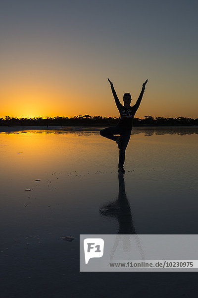 Australien Südaustralien Gawler Ranges Yoga am Salzsee