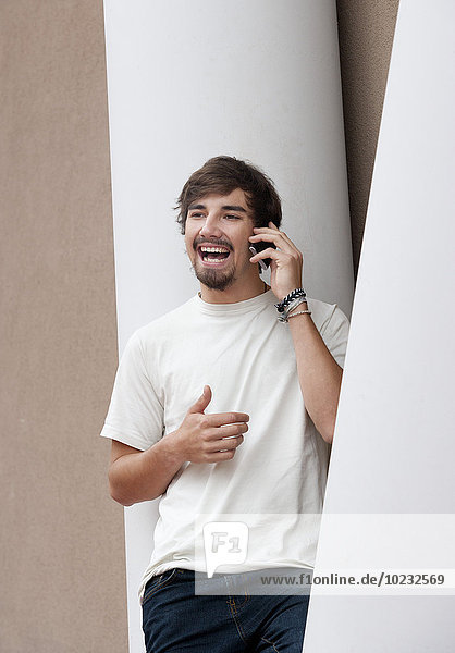 Portrait of young man telephoning with smartphone