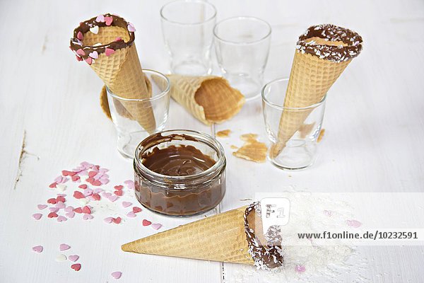 Eiszapfen  Schokoladen- und Kokosflocken  Zuckerherzen
