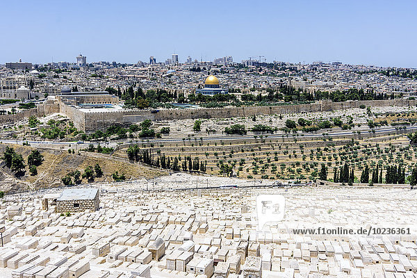 Israel  Jerusalem  View from Mount Olivet over Jewish cemetary to the Dome of the Rock