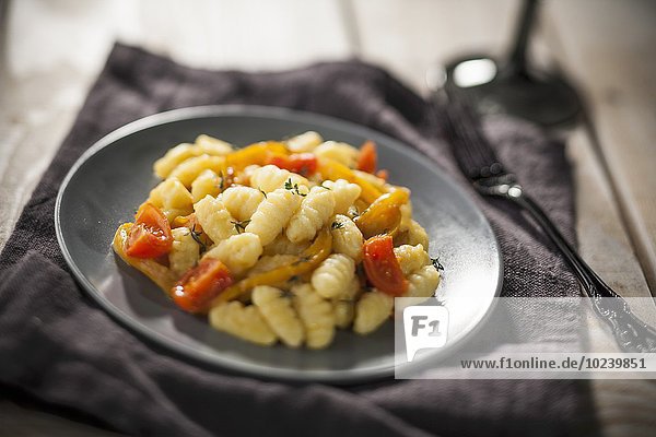 Gnocchi mit Paprika und Tomaten