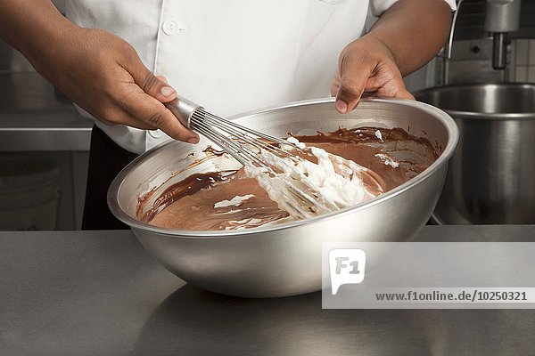 Zusammenhalt weiß mischen Schokolade Koch schmelzen rühren