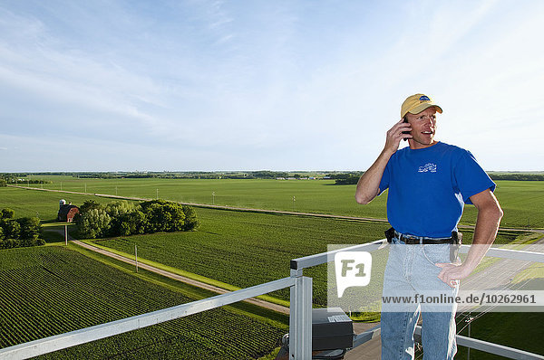Handy Getreide sprechen Amerika Hintergrund Feld Bauer jung Verbindung Bauernhof Hof Höfe über Minnesota