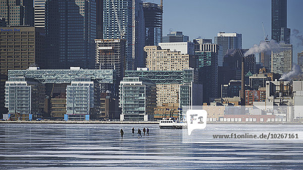 Skyline Skylines Mensch Menschen Großstadt Boot Eis Insel Kanada Ontario Toronto