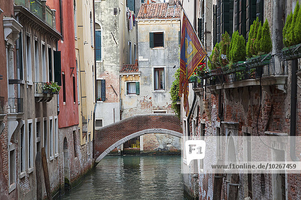 über Brücke Landschaftlich schön landschaftlich reizvoll Italien schmal Venedig