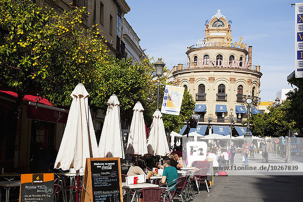 Terrasse Gebäude Restaurant Kunde Ansicht Veranda Außenaufnahme essen essend isst Andalusien rund Spanien