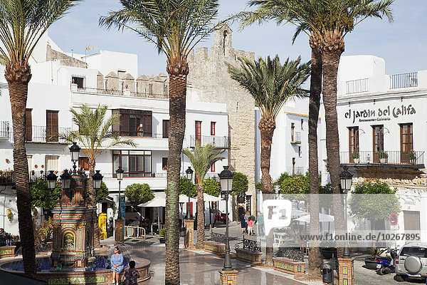Stadt Quadrat Quadrate quadratisch quadratisches quadratischer Fußgänger Andalusien Spanien