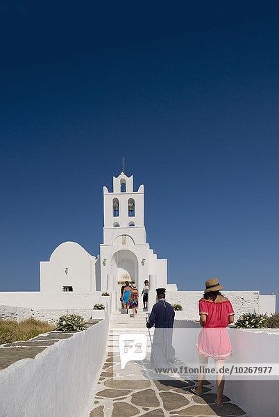 Hochzeit ankommen Geistlicher Kykladen Griechenland Griechische Inseln Kloster Sifnos