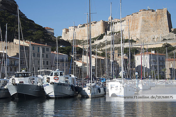 hinter Frankreich Wand dramatisch Boot Festung vertäut Fokus auf den Vordergrund Fokus auf dem Vordergrund Bonifacio Korsika
