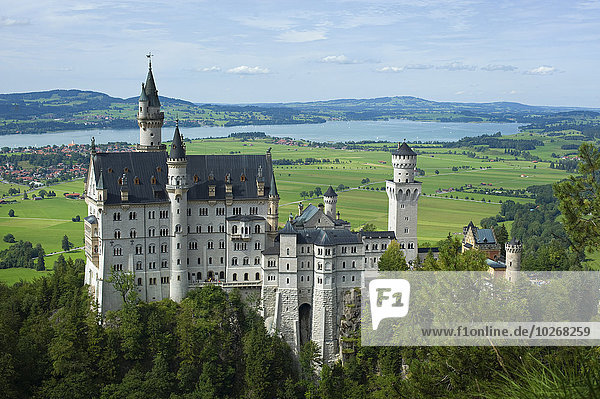 nahe Palast Schloß Schlösser Schloss Neuschwanstein Füssen Bayern Deutschland