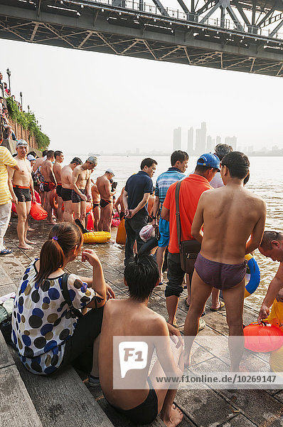 Fluss schwimmen China Hubei Wuhan
