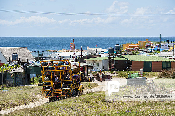 tragen Küste Fernverkehrsstraße Tagesausflug Hotel Sand Passagier Omnibus vorwärts Uruguay