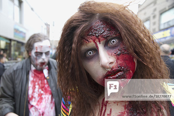 Frau gehen Kostüm - Faschingskostüm Kanada Verkleidung Ontario Toronto Zombie