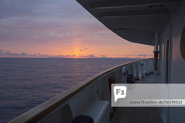 Sonnenuntergang Boot angeln groß großes großer große großen Sport Tahiti