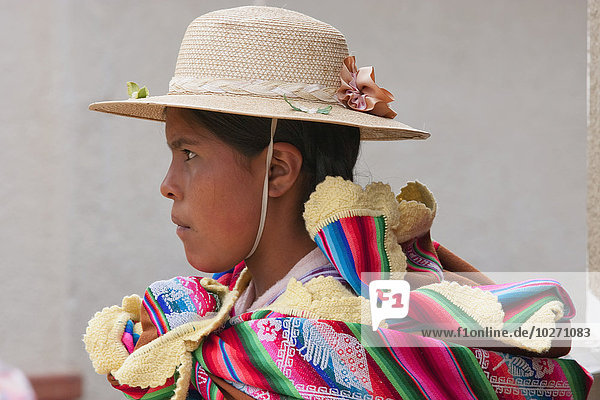 Profilaufnahme eines jungen bolivianischen Mädchens