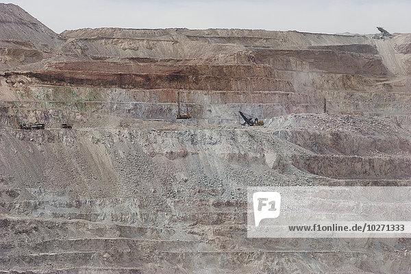 Bänke von Chuquicamata  dem größten Kupfertagebau der Welt  Region Antofagasta  Chile
