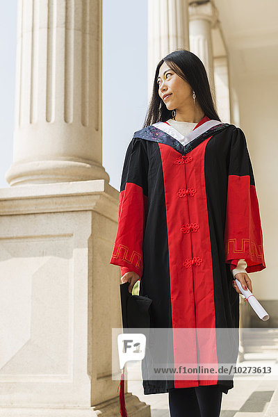 Studentin bei Abschlussfeier der Universität; Xiamen  Fujian  China'.