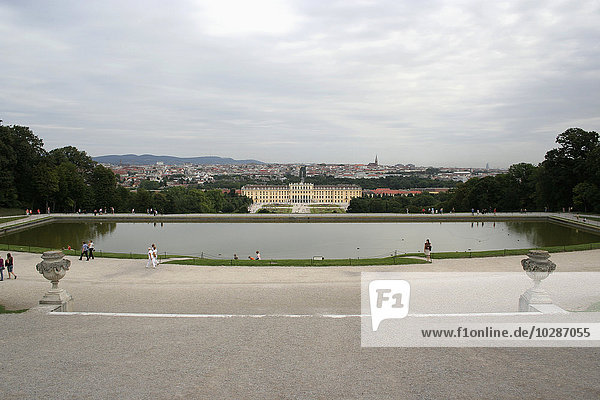 Schloss Schonbrunn von der Gloriette aus gesehen  Wien  Österreich