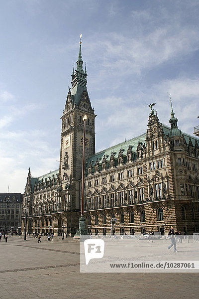 Fassade eines Rathauses  Hamburg  Deutschland