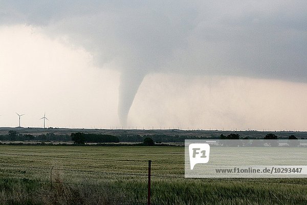 Tornado über den Ebenen in Kansas. NOAA's National Severe Storms Laboratory (NSSL) Sammlung. Fotodatum: 23. Mai 2008