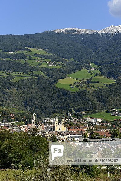 Ausblick auf Brixen im Eisacktal  hinten Gebirgsstock Plose  Südtirol  Alto Adige  Italien  Europa