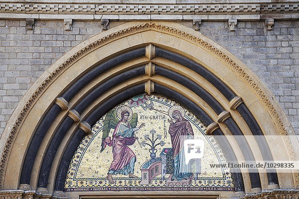 Mosaik über dem Eingangsportal  Bonner Münster  Münsterbasilika  Bonn  Rheinland  Nordrhein-Westfalen  Deutschland  Europa