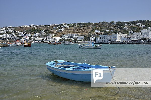 Fischerboot im Hafen von Mykonos-Stadt oder Chóra  Mykonos  Kykladen  Griechenland  Europa