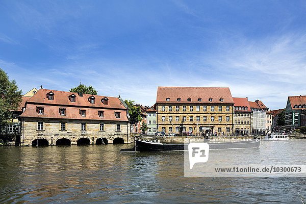 Hochzeitshaus von 1612  links altes Schlachthaus  beides heute Universität  Bamberg  Oberfranken  Bayern  Deutschland  Europa