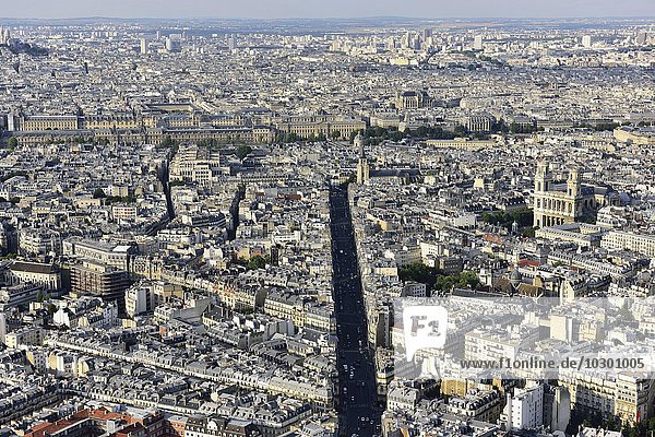 Ausblick von Aussichtsplattform Tour de Montparnasse auf Cimentiere de Montparnasse und die Innenstadt  Paris  Ile de France  Frankreich  Europa
