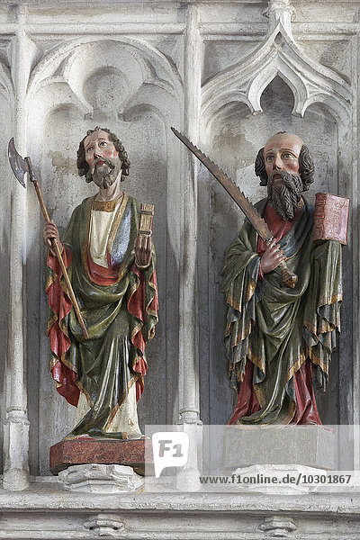 Apostel Matthias und Simon  gotische Holzplastiken in gotischen Figurennischen  Pfarrkirche St. Mauritius  Spitz an der Donau  Wachau  Waldviertel  Niederösterreich  Österreich  Europa