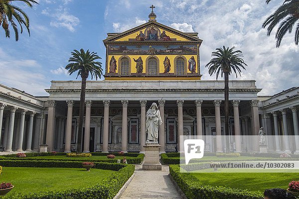 Garten im Kreuzgang der Basilika St. Paul vor den Mauern  San Paolo fuori le Mura  Rom  Lazio  Italien  Europa