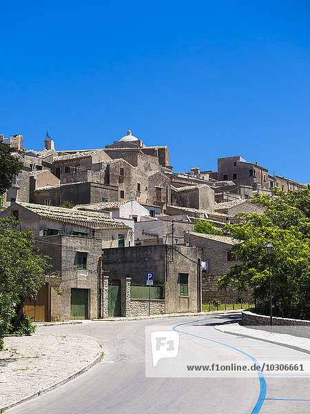 Italien Sizilien Provinz Trapani Erice Altstadt Häuser und Straße