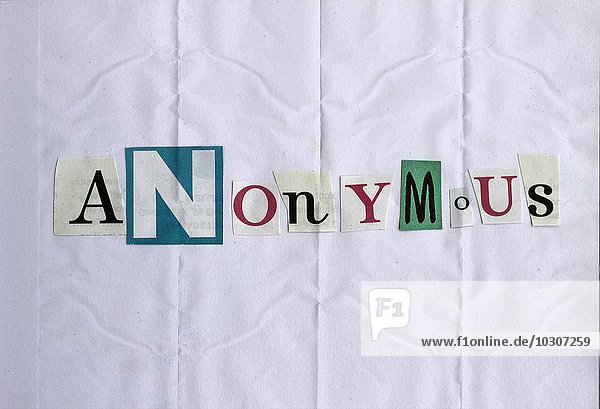 Wort'Anonym' aus ausgeschnittenen Papierbuchstaben