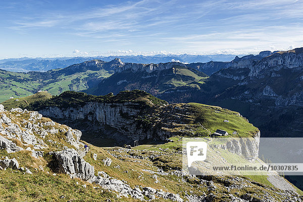 Schweiz  Kanton Appenzell Innerrhoden  Blick auf die Alp Chlus  im Hintergrund Hoher Kasten