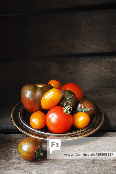 Verschiedene Tomaten auf dem Teller