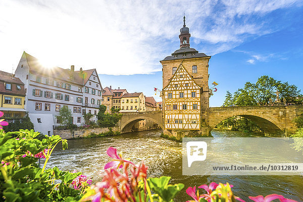 Deutschland  Bayern  Bamberg  Regnitz mit altem Rathaus