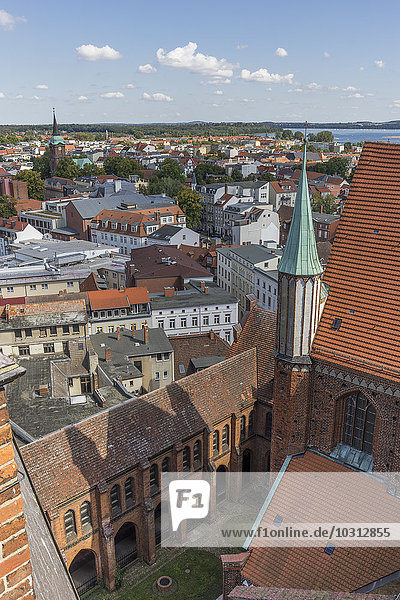 Deutschland  Mecklenburg-Vorpommern  Schwerin  Stadtbild  Blick auf den Innenhof des Schweriner Doms