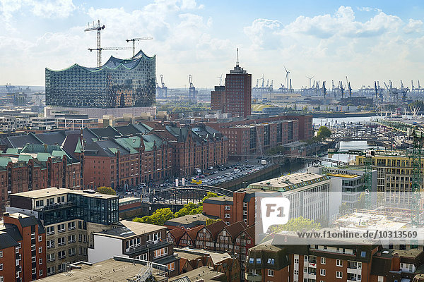Deutschland  Hamburg  Stadtbild mit Speicherstadt und Elbphilharmonie