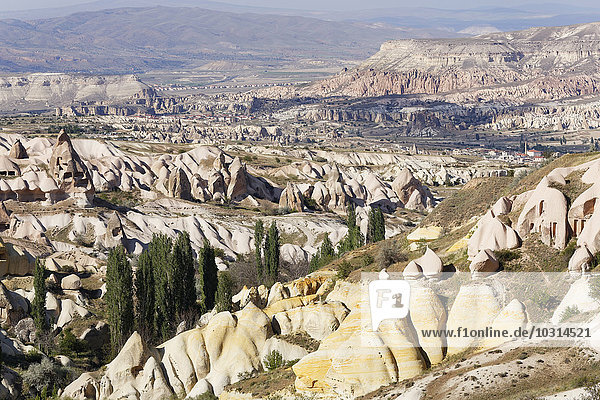 Türkei  Goereme Nationalpark  Tuffsteinformationen in Guevercinlik Vadisi bei Uchisar
