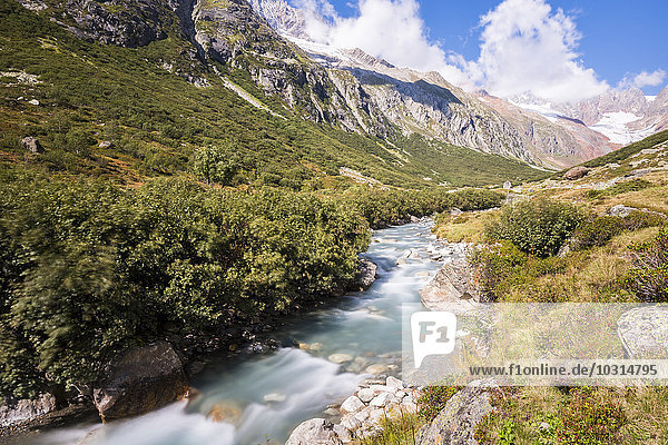 Schweiz Kanton Uri Göscheneralp Chelenalp-Tal Bergbach Chelenreuss