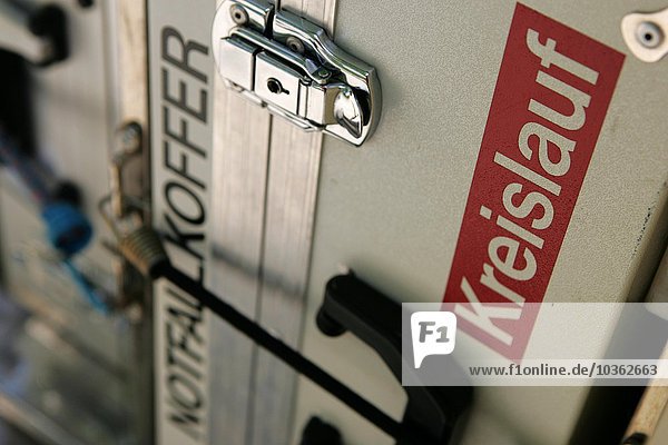 Ambulanz  medizinische Notfallversorgung. Medizinische Ausrüstung für künstliche Beatmung
