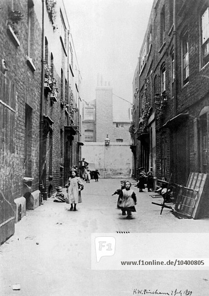 Londoner Slums  1899 (s/w-Foto)